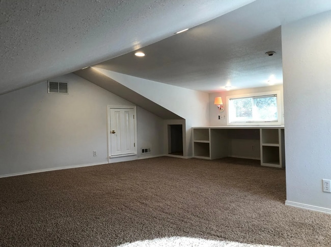 Building Photo - Stylish 4 bedroom 1.5 bath in SE Salem