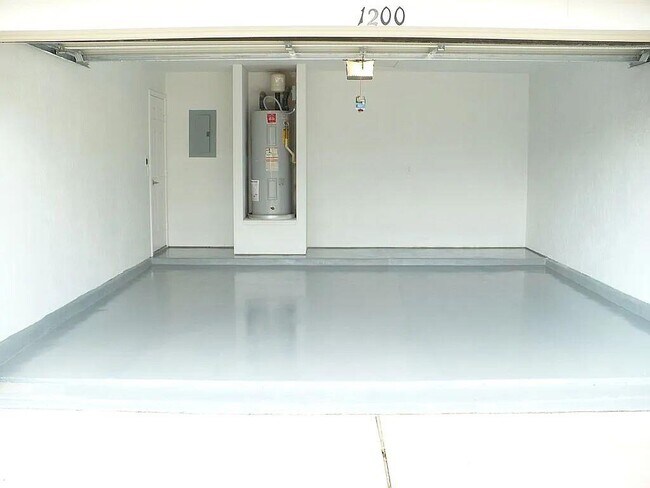 Building Photo - 1200 Kenneys Way