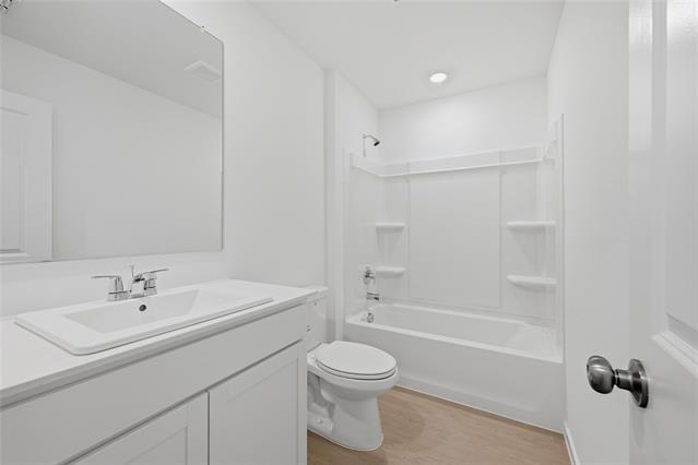 Building Photo - 3809 Ontario Wy