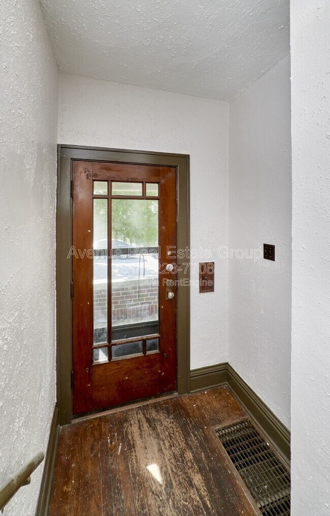 Building Photo - 5021 Ray Ave