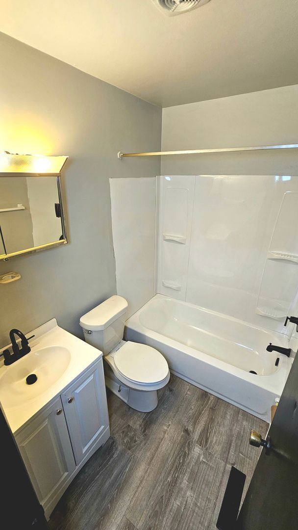 Building Photo - 126 Poplar St