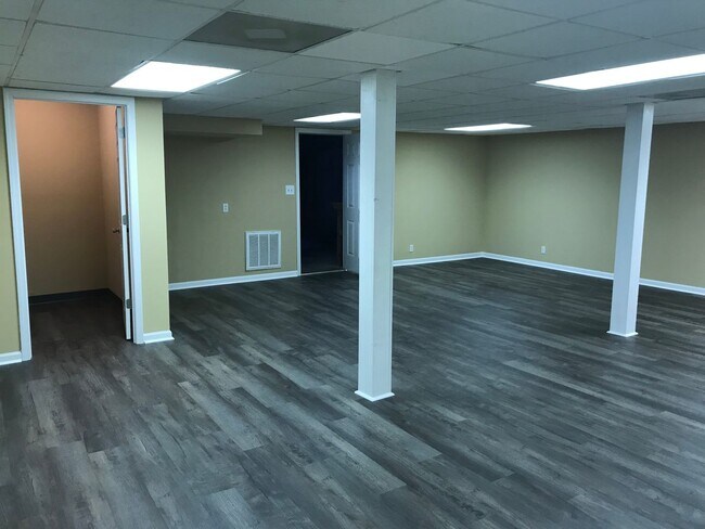 Building Photo - 3 Bedroom Home with Bonus Room For Rent!