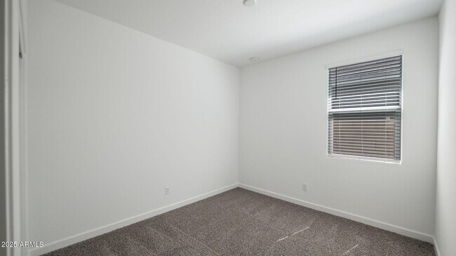 Building Photo - 40035 W Shaver Dr