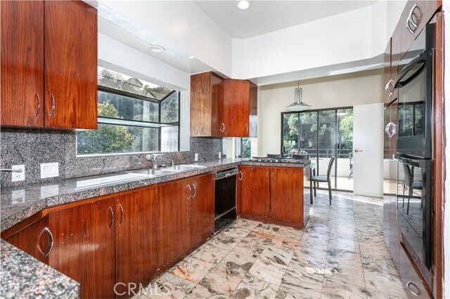 Building Photo - 3965 Alta Mesa Dr