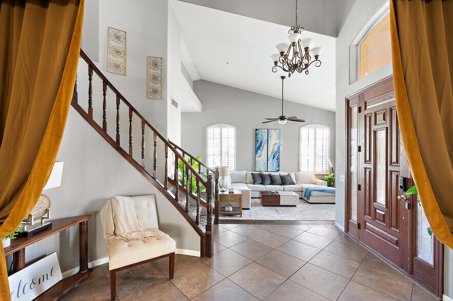 Building Photo - 13010 E Shangri La Rd