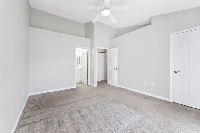 Building Photo - 903 Shadow Ln