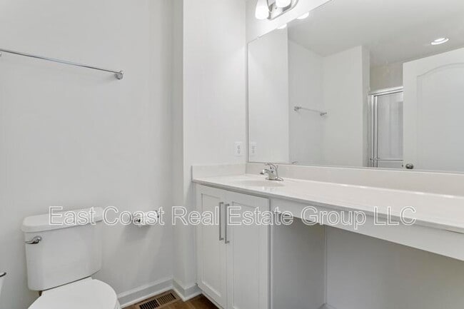 Building Photo - 40 Clifton Mnr