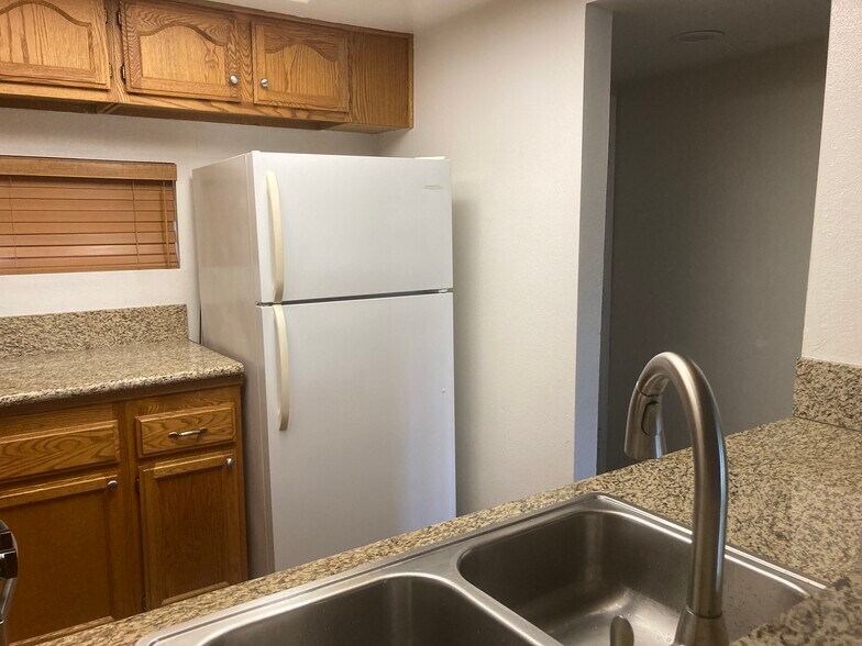 Building Photo - 550 Orange Ave