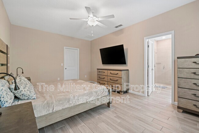 Building Photo - 383 St Vincent Dr