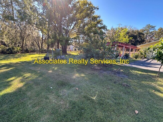 Building Photo - Beautiful Large Home with Screened Pool in Buckingham West!