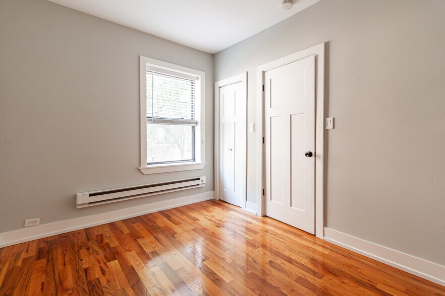 Building Photo - 3734 N Pine Grove Ave