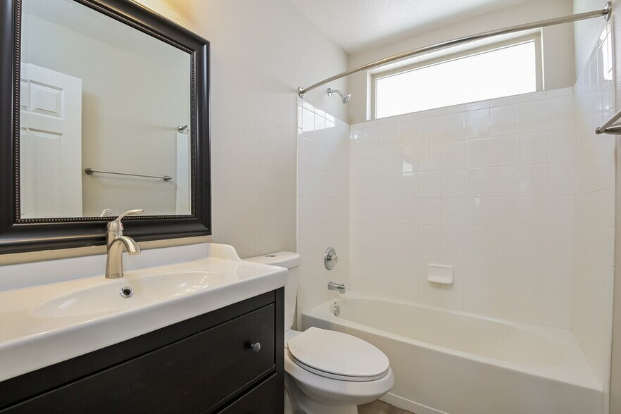 Building Photo - 134 W Camino Rancho Palomas