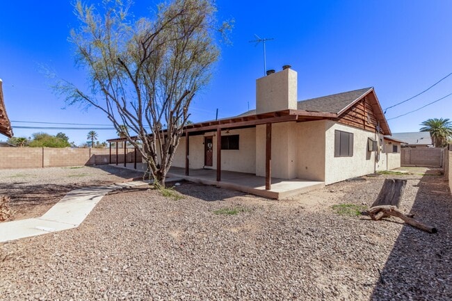 Building Photo - 1495 N Casa Grande Ave