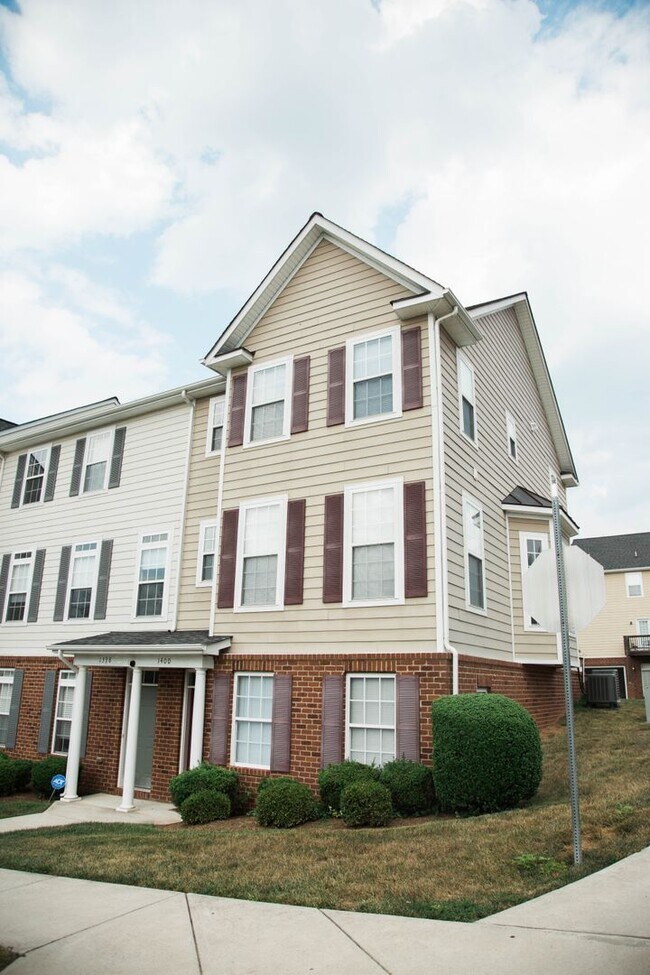 Building Photo - 1400 Timberwood Blvd