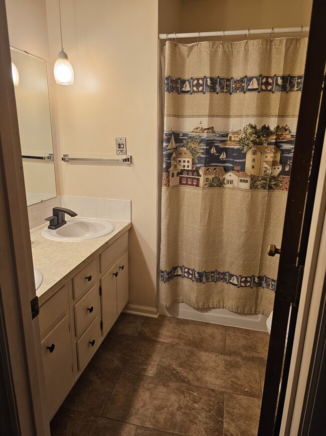 Building Photo - 2907 Greenbriar Dr