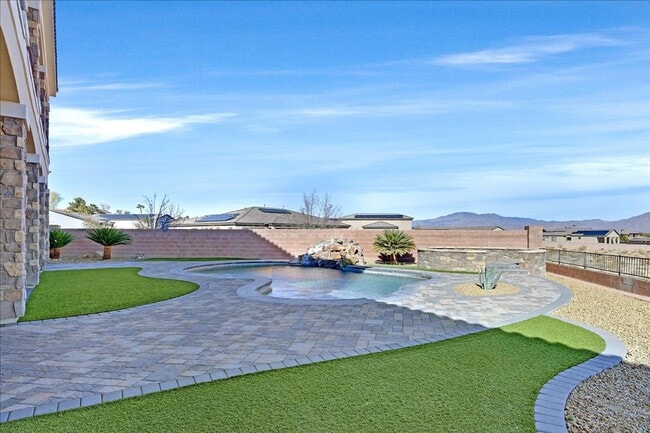 Building Photo - Custom Luxury Home with Strip and Mountain Views!