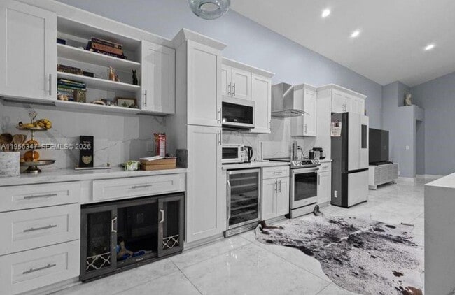 Building Photo - 6952 NW 27th Ct