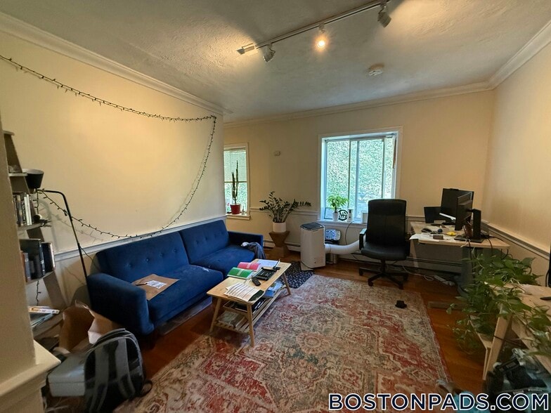 Building Photo - 6 Wait St