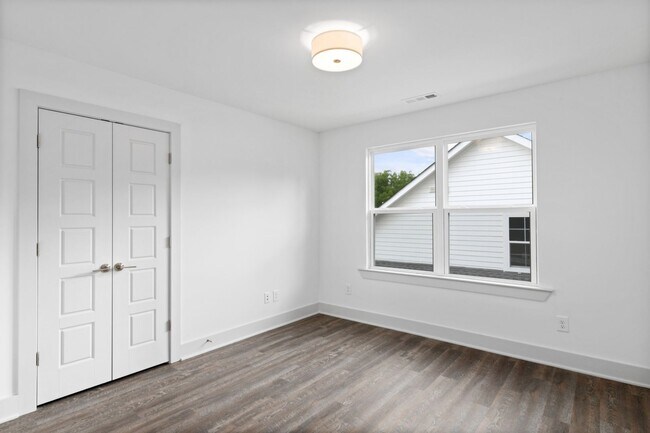 Building Photo - Four Bedroom in Madison TN