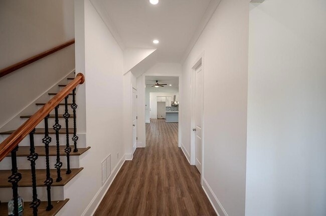 Building Photo - 1993 Reynolds Dr SW