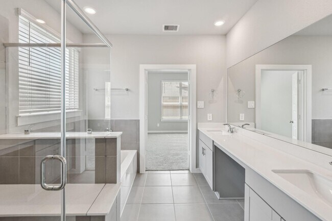 Building Photo - 6607 Castella Dr