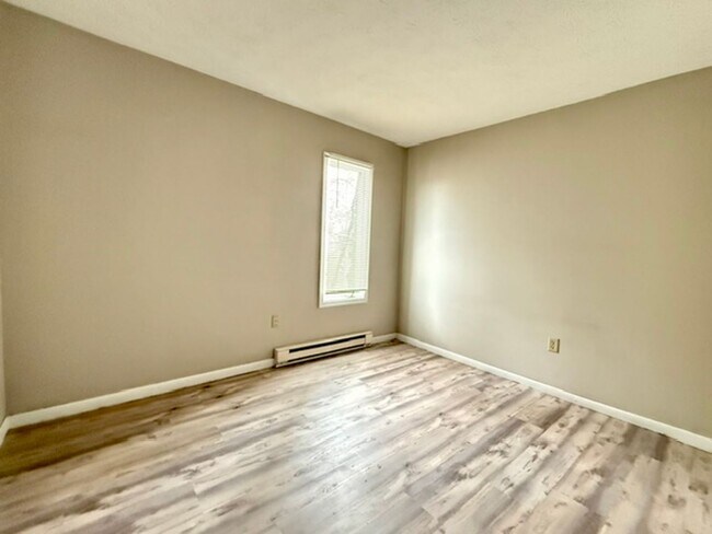 Building Photo - NORWALK - 2 Bedroom, Move-In Ready!