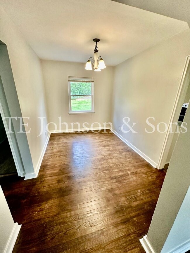 Building Photo - Charming 2 Bedroom Condo in Winston-Salem – Prime Location, Modern Comforts, and Convenience!