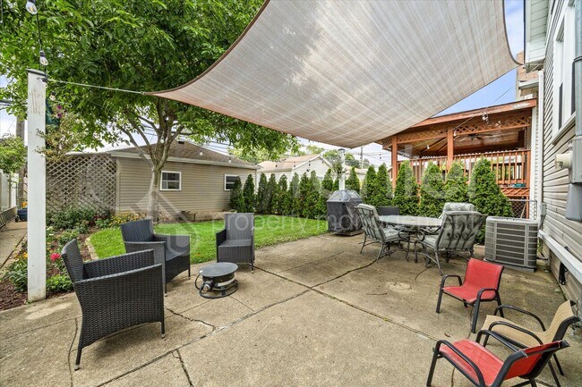 Building Photo - 4230 N Oriole Ave