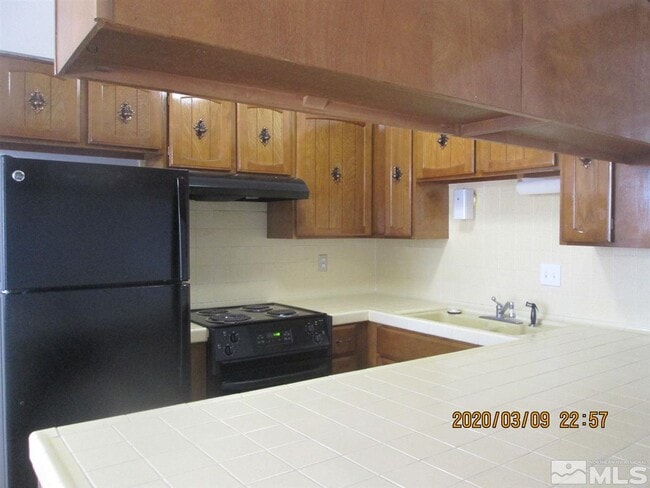 Building Photo - 795 Forest St