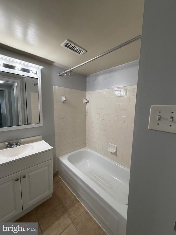 Building Photo - 10122 Campus Way S