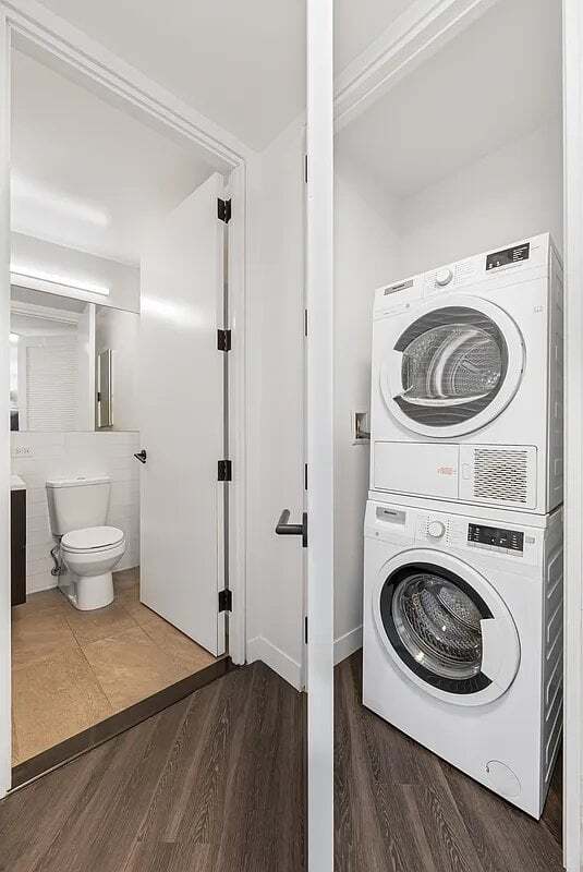 Building Photo - 250 E Houston St