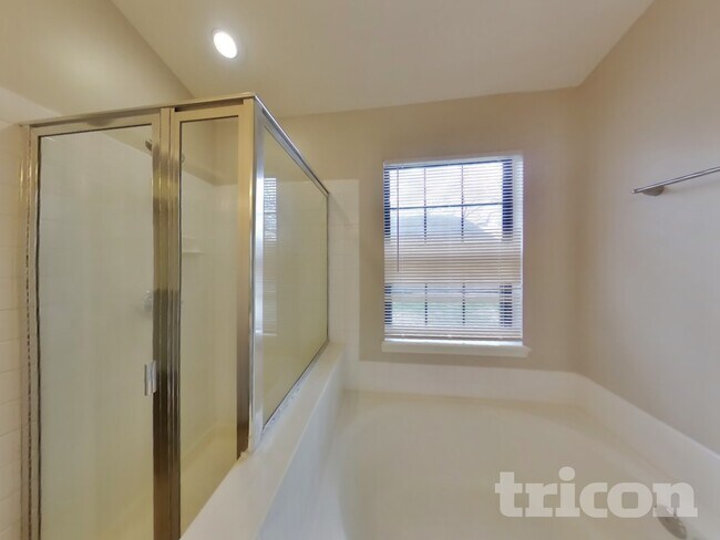 Building Photo - 6621 Pamona Cir