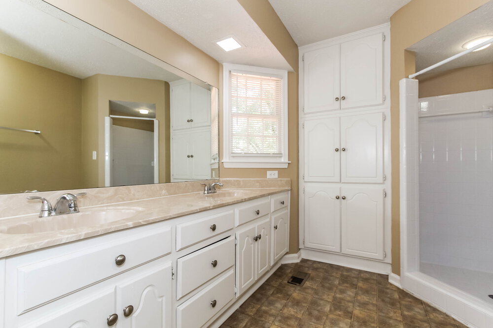 Building Photo - 1233 Willow Creek Pl