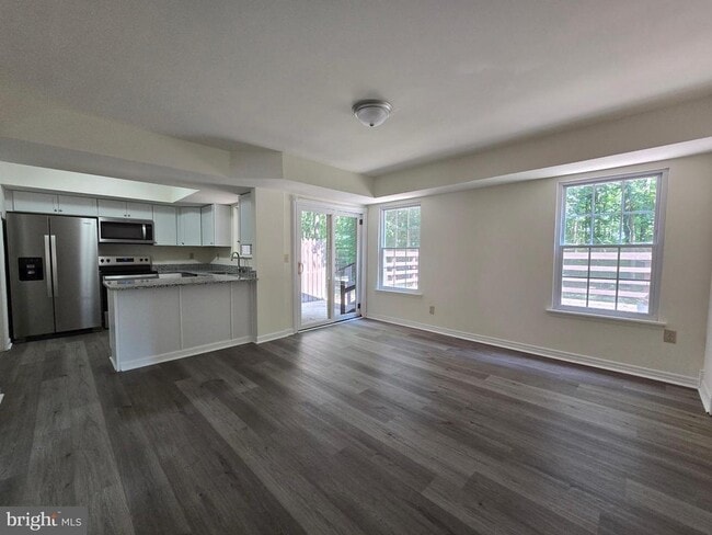 Building Photo - 1417 S Farmview Dr