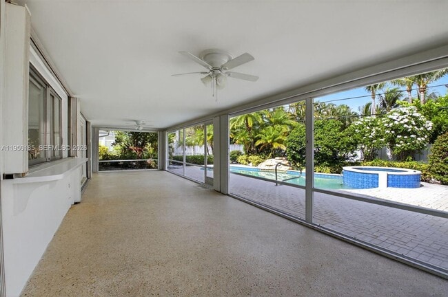 Building Photo - 1345 SW 9th Ave