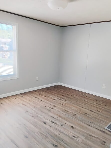 Building Photo - 111 Rainbow Dr