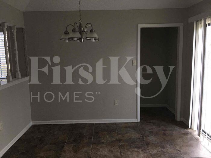 Building Photo - 4884 Walden Glen St