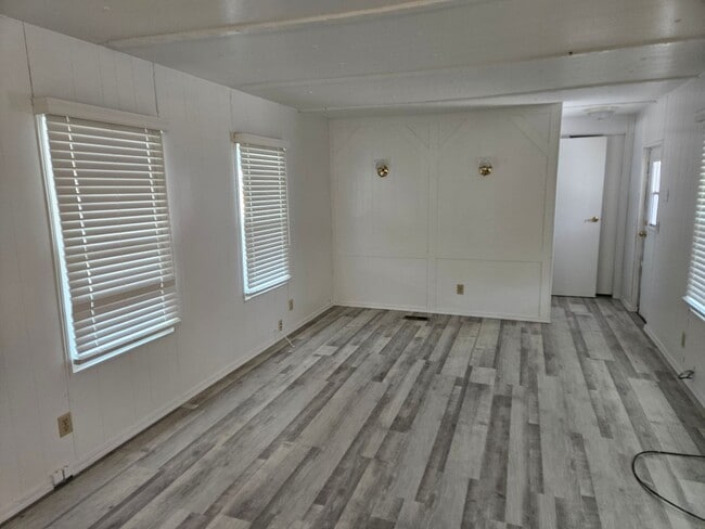 Building Photo - 2 Bedroom Single Wide Mobile in Bullhead City