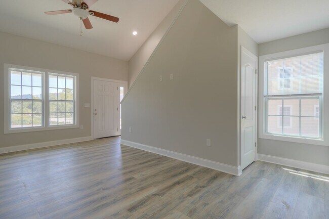 Building Photo - 500 Twisted Oak Dr NW
