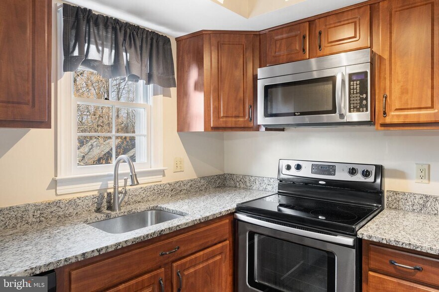 Building Photo - 306 Yardley Cmn