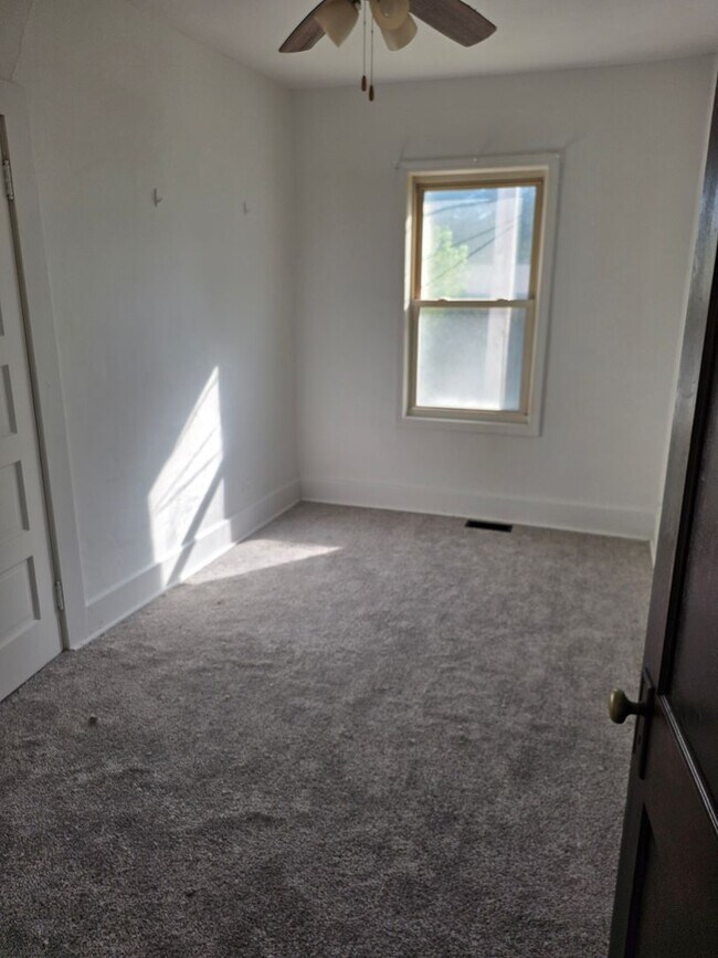 Building Photo - 2 Bedroom 1 Bathroom 1000.00
