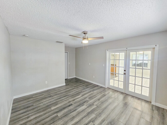 Building Photo - 608 Tangerine Ave