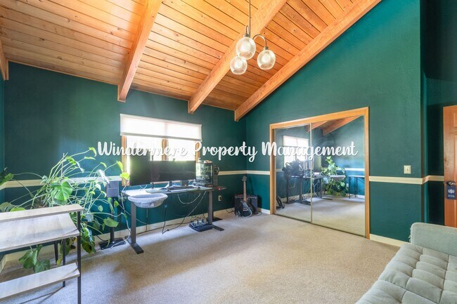Building Photo - Peaceful and bright 3 bed in Kingston, walk to ferry, with Dry Sauna!