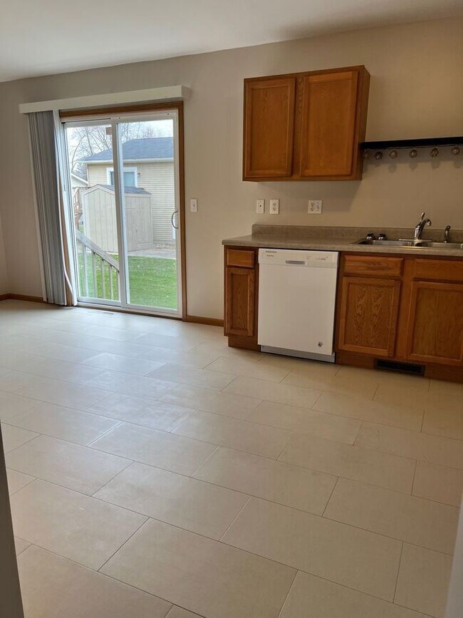 Building Photo - 1806 Dainesway Dr