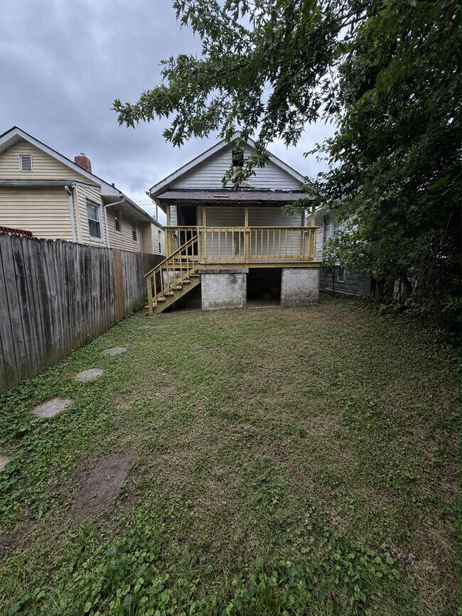 Building Photo - 536 W Evelyn Ave
