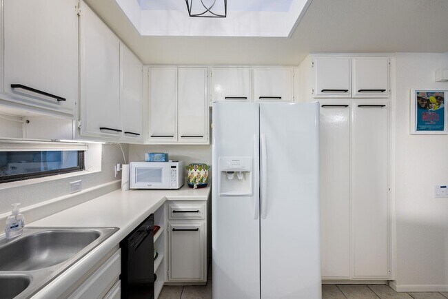 Building Photo - 255 S Avenida Caballeros