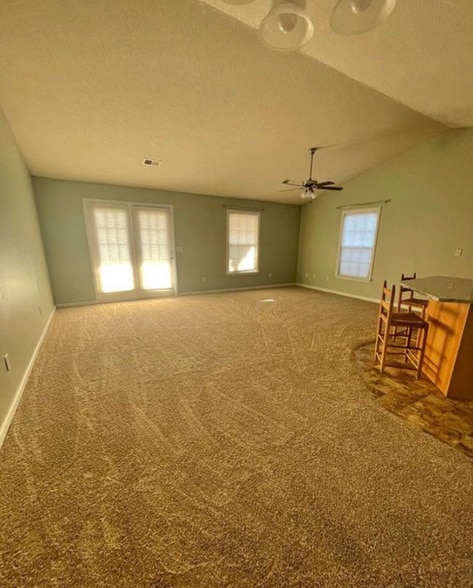 Building Photo - 28 Sweetland Ct