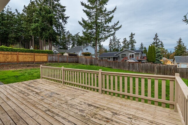 Building Photo - Beautifully Updated 3-Bedroom Home with Large Fenced Yard
