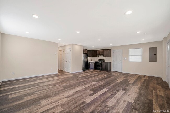 Building Photo - 18A Broadway