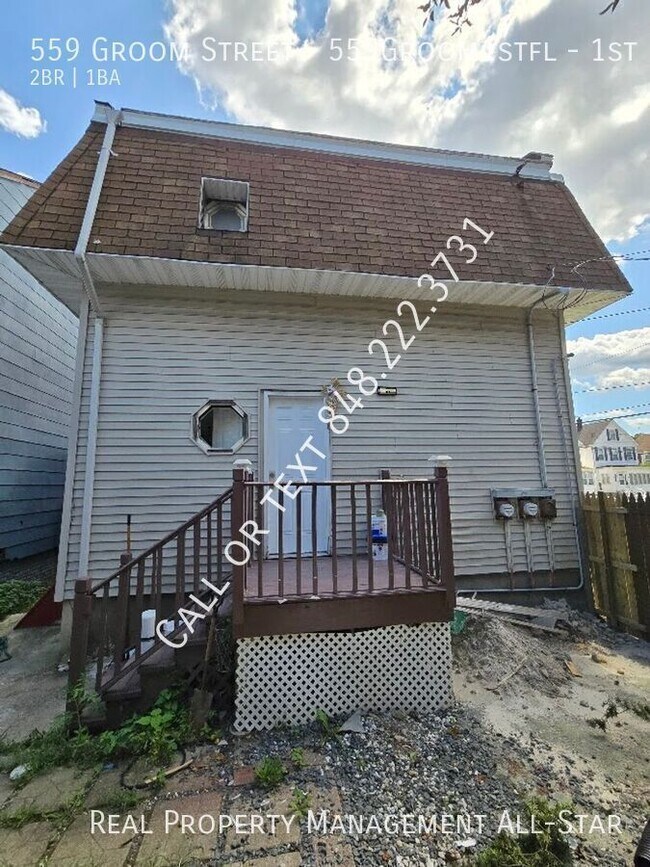 Building Photo - 559 Groom St